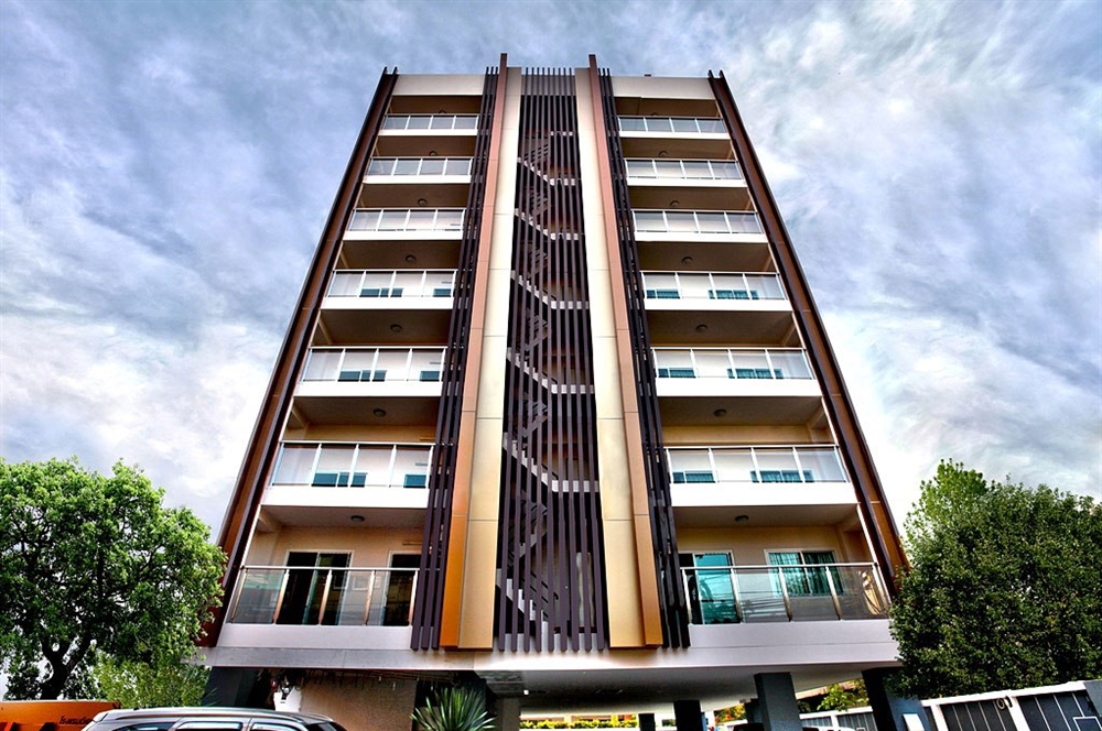 ดิเอม สาทร, โรงแรม